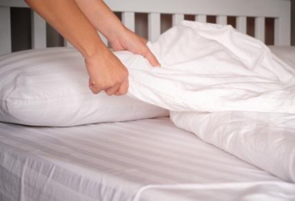 Sự thật có nên gấp chăn màn sau khi ngủ dậy?
